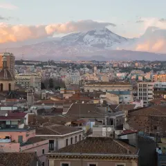 Katania: Przewodnik po sycylijskiej perle Etna, atrakcje, smaki