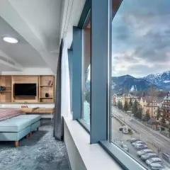Komfortowy pokój z widokiem na Tatry. Sprawdź, ile kosztuje nocleg w Zakopanem i zarezerwuj swój pobyt.