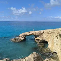 Ayia Napa: Co zwiedzić? Odkryj plaże, cuda natury i atrakcje!