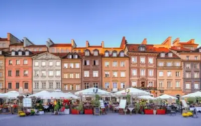 Nocleg w Warszawie: Ile kosztuje i jak nie przepłacić? Poradnik.
