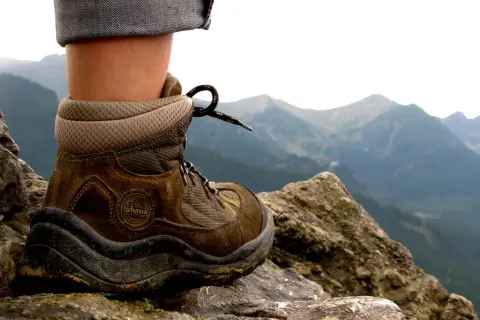 Jakie buty w góry? Wybierz idealne obuwie i uniknij kontuzji!