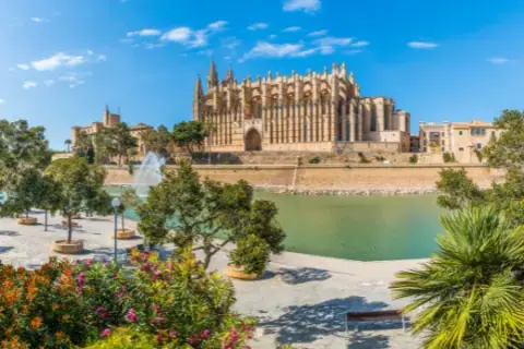 Palma de Mallorca: Co zwiedzić? Odkryj sekrety stolicy Majorki