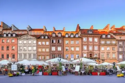 Nocleg w Warszawie: Ile kosztuje i jak nie przepłacić? Poradnik.