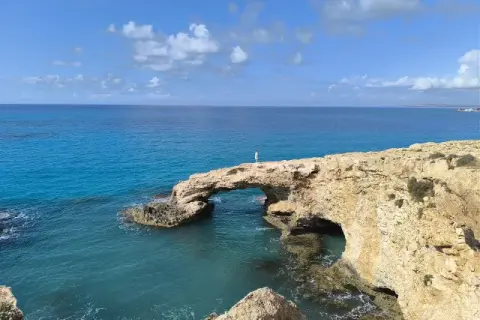 Ayia Napa: Co zwiedzić? Odkryj plaże, cuda natury i atrakcje!