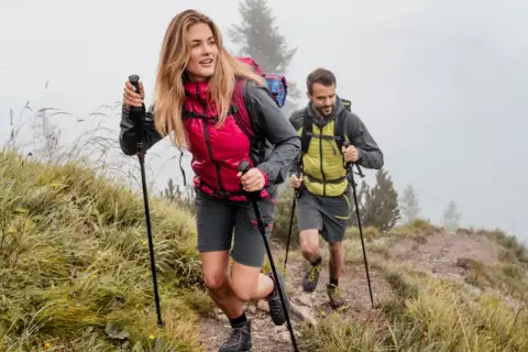 Kijki trekkingowe: Jak wybrać komfort i bezpieczeństwo w górach?