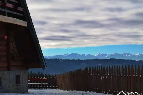 Bacówka na Maciejowej: Przewodnik po Gorcach. Szlaki, widoki, szarlotka