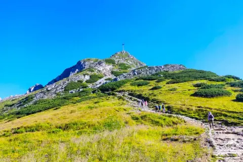 Giewont: najłatwiejszy szlak (6-7h). Jak pokonać łańcuchy?