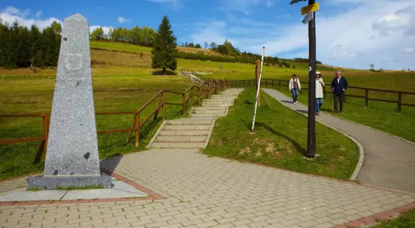 Istebna: Beskid Śląski, szlaki, szczyty i Trójstyk. Odkryj!