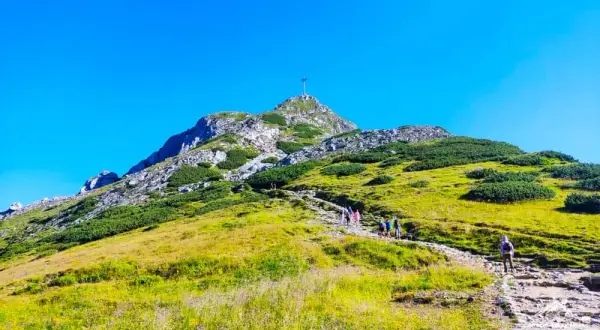 Giewont: najłatwiejszy szlak (6-7h). Jak pokonać łańcuchy?