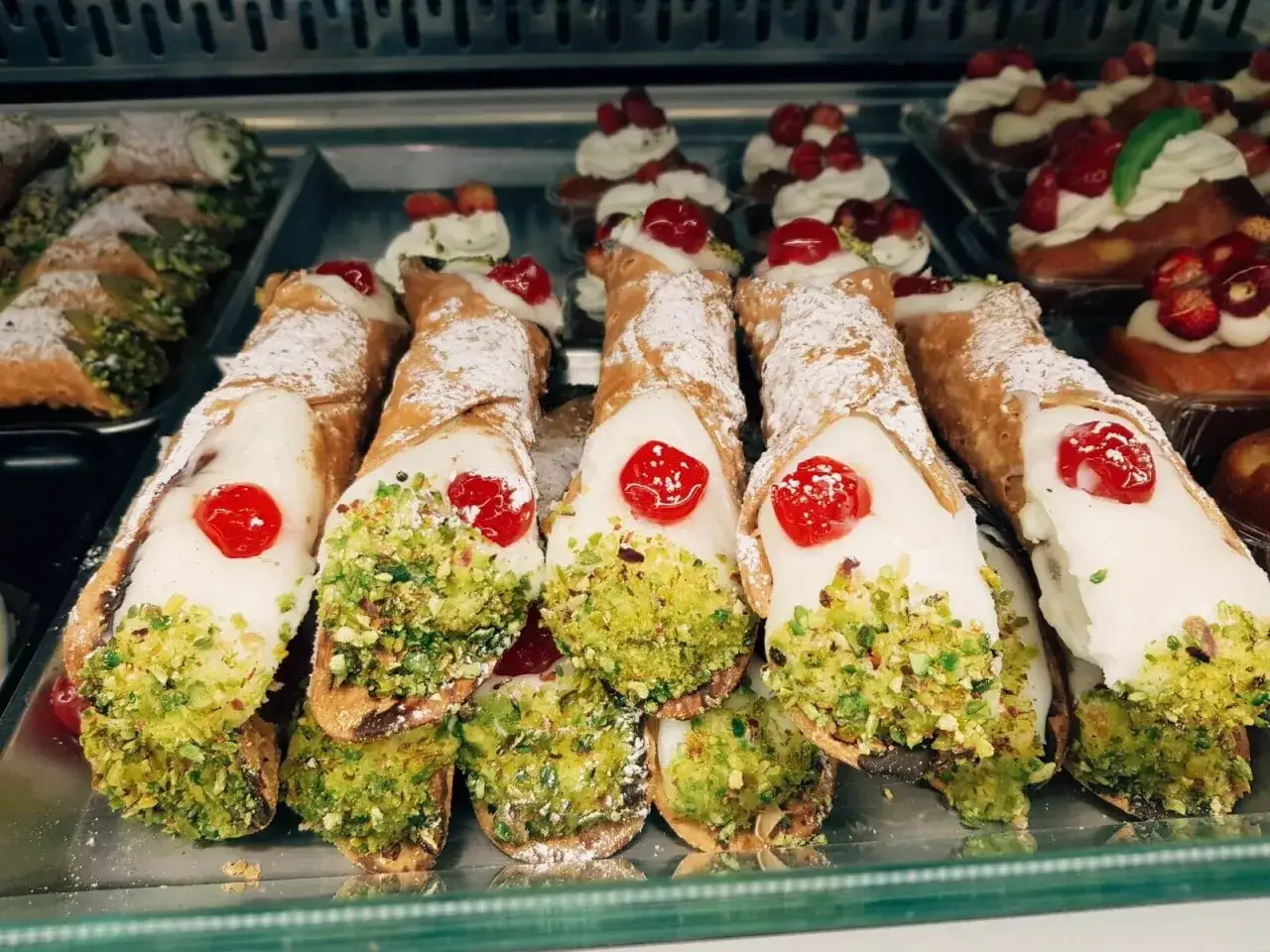 Katania arancino pasta alla Norma cannoli
