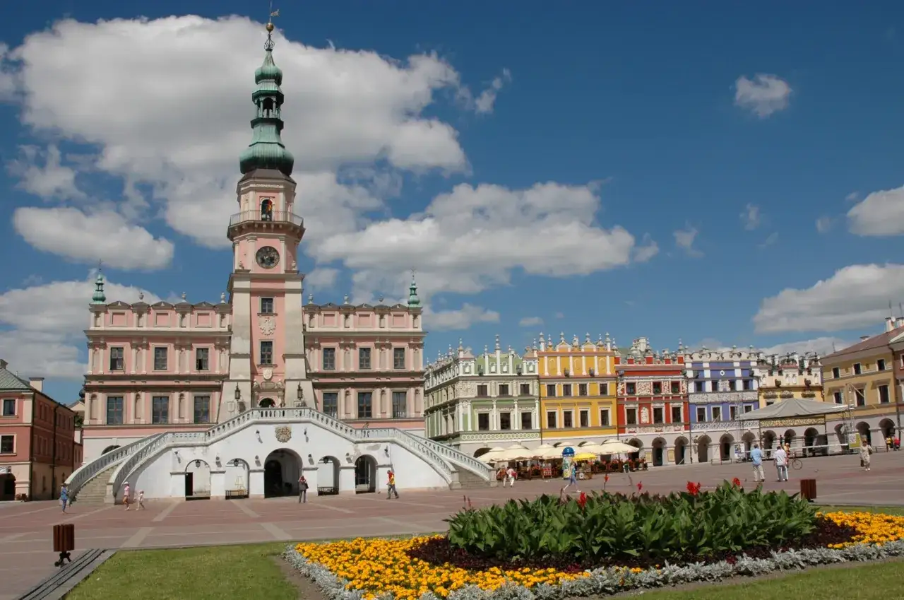 Rynek Wielki Zamość kamienice ratusz