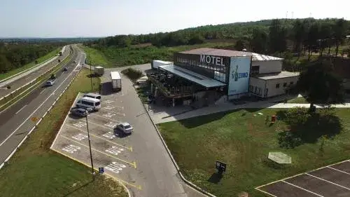 Motele przy autostradzie lotniska