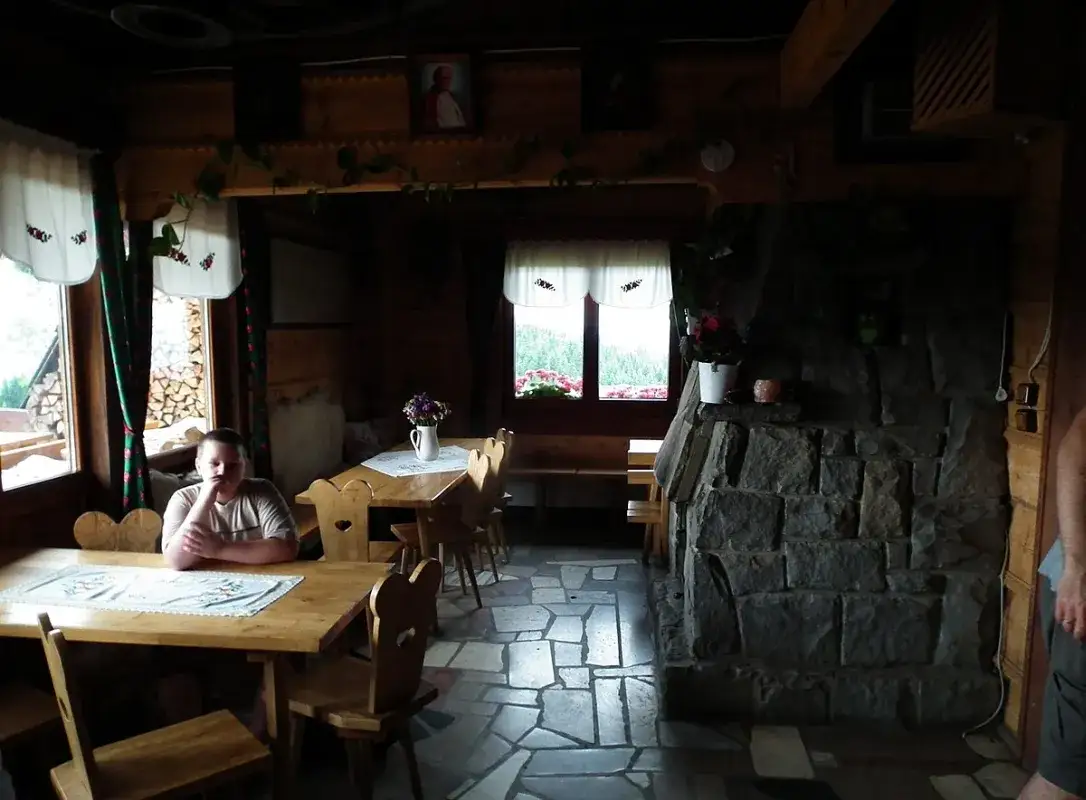 Bacówka na Maciejowej wnętrze rzeźby