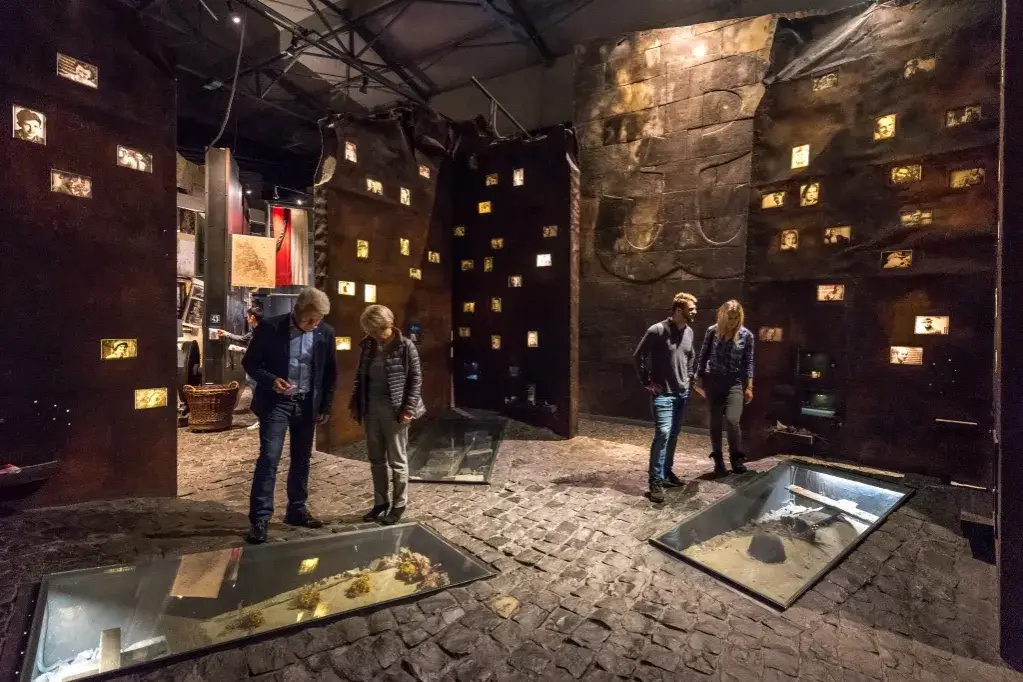 Muzeum Powstania Warszawskiego wnętrze