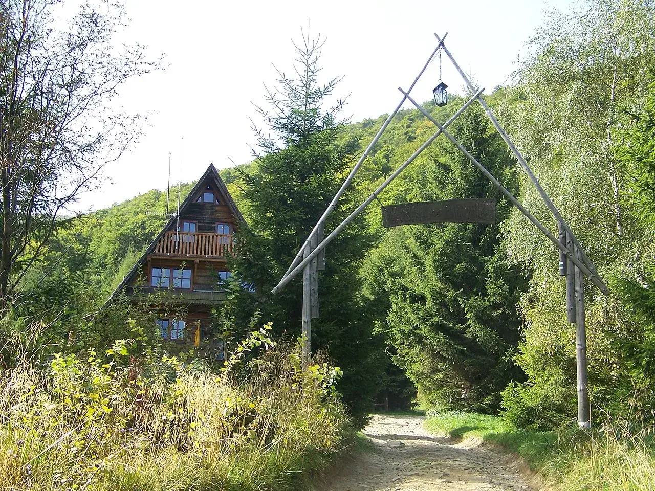 Bacówka PTTK pod Małą Rawką z zewnątrz