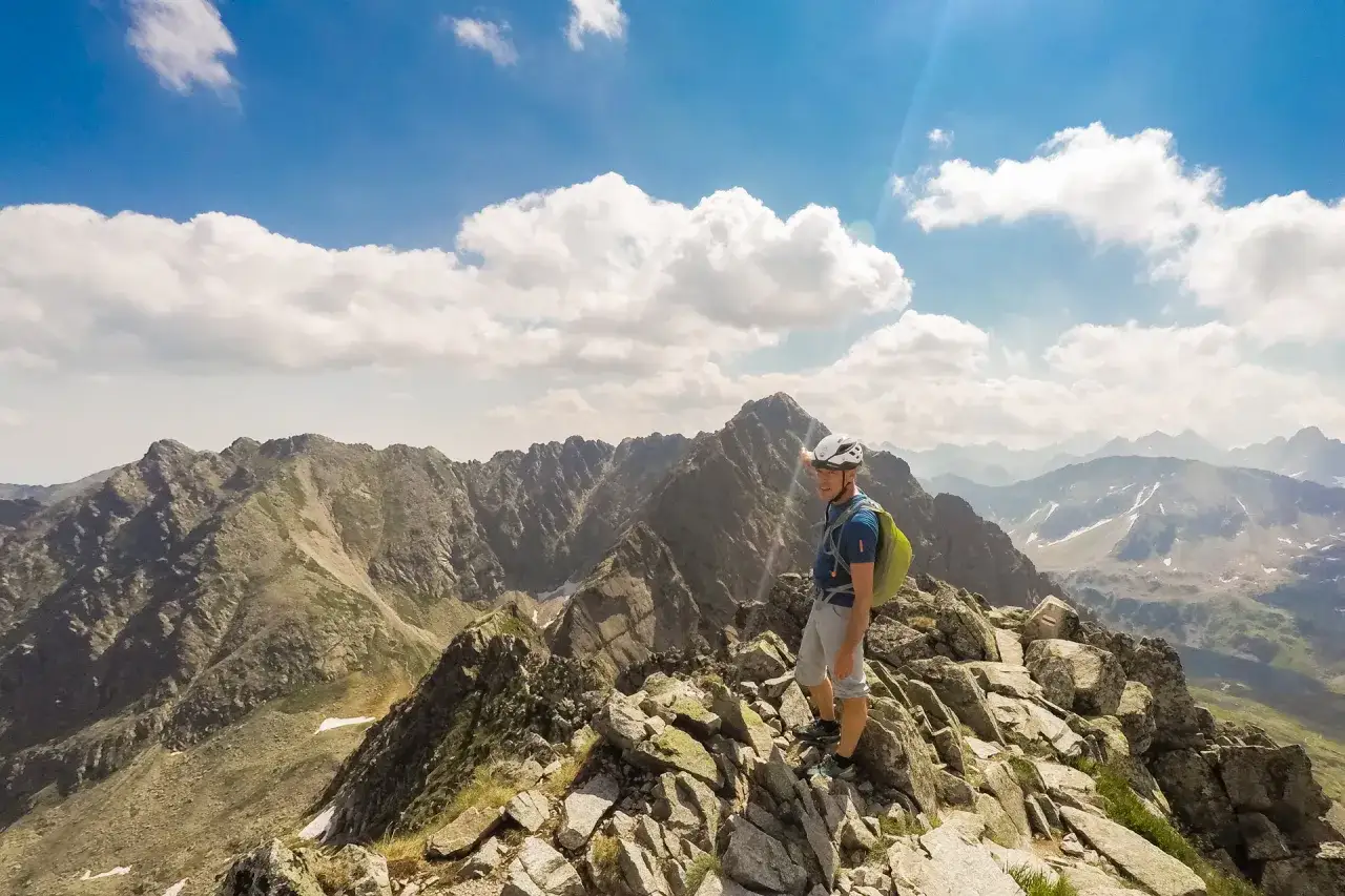 Kontrast trudności szlaków Tatry Orla Perć Ścieżka nad Reglami