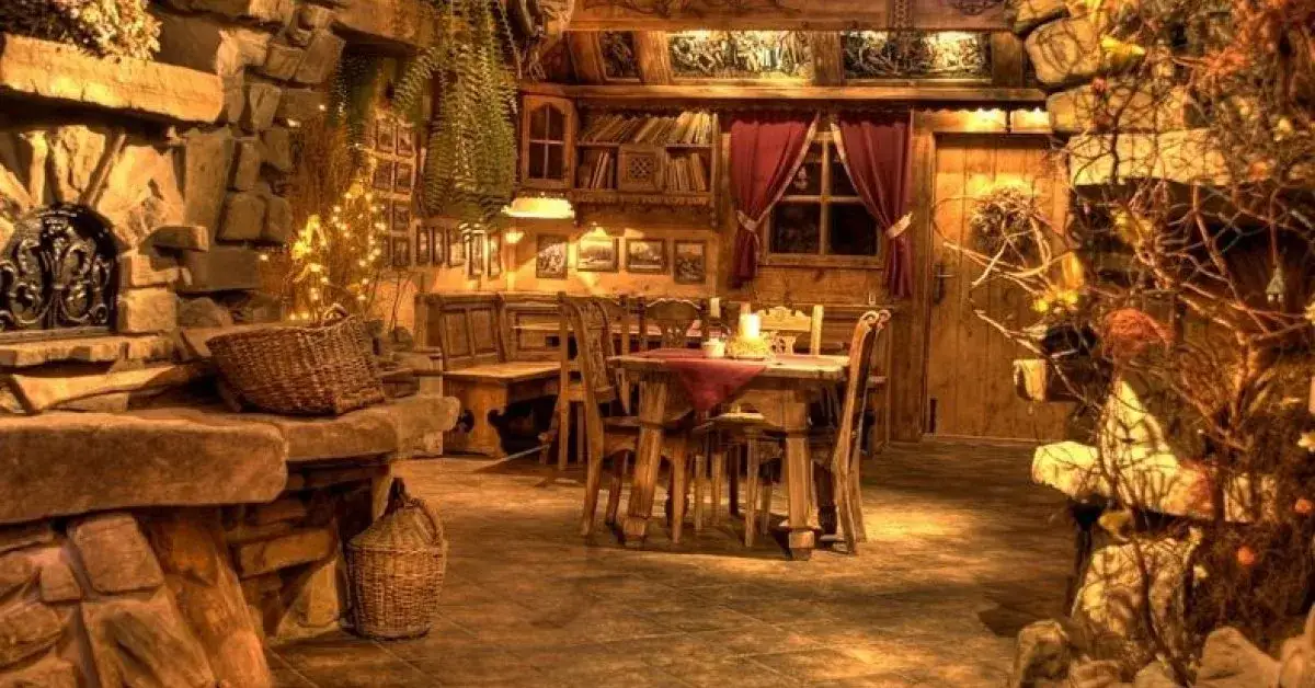Góralskie wnętrze restauracji bacówka z kominkiem